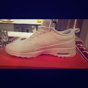 NEVER WORN. BRAND NEW NIKE METCON SNEAKERS SIZE 6